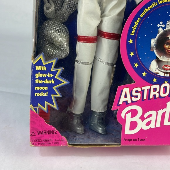 Vintage Career Collection Astronaut Barbie - Picture 4 of 13